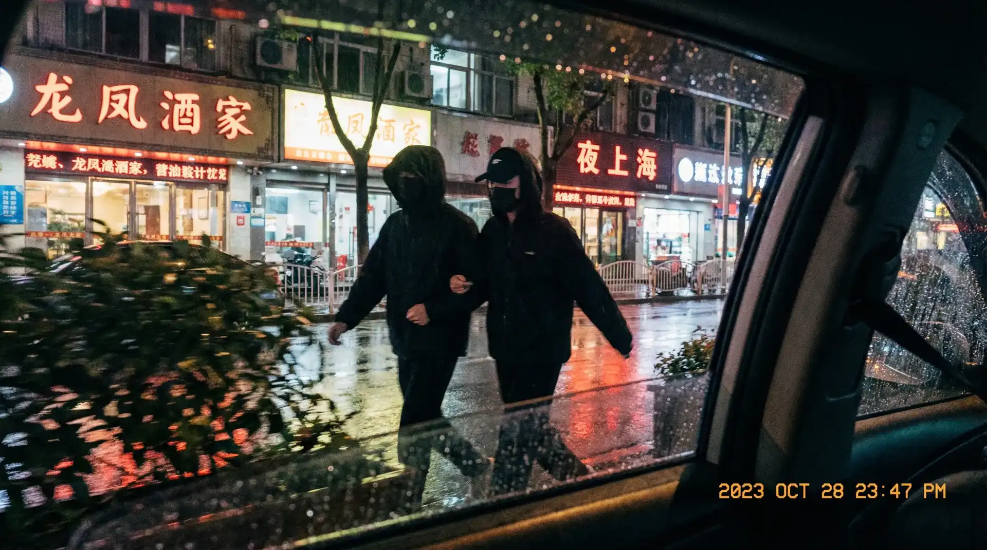 草榴-草榴视频最新资讯与原创精选|草榴社区 - 顶流明星深夜密会现场抓拍照片